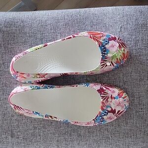 Crocs slip on tropical print